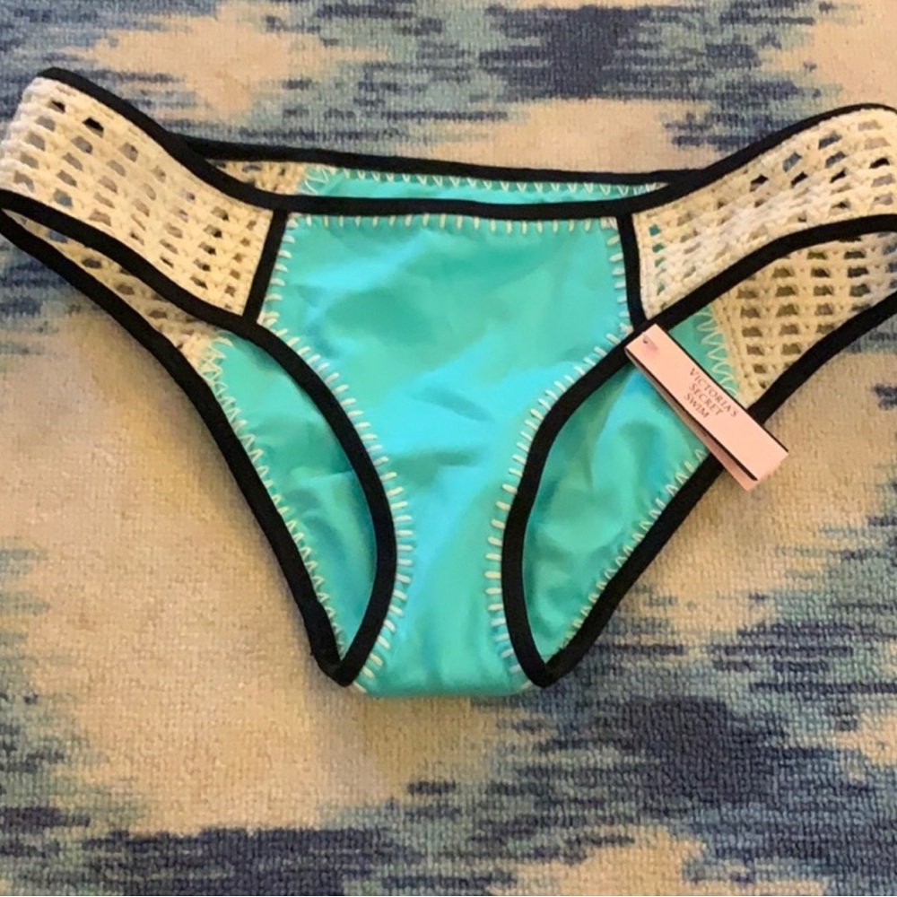 32D Victoria Secret Strapless bikini top with nwt small bottom - Picture 4 of 5